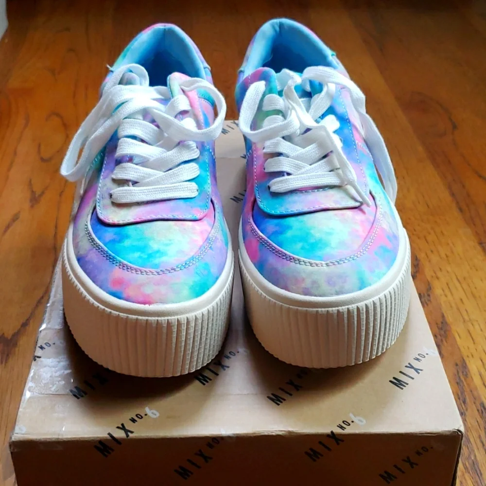 NIB Bright Multicolor Watercolor Tie Dye Ebele Platform Sneaker Women's Size 7.5